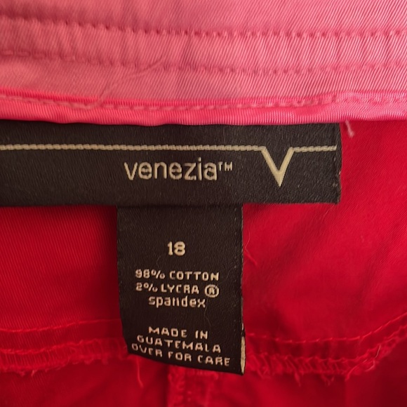 Red capris - Picture 2 of 3